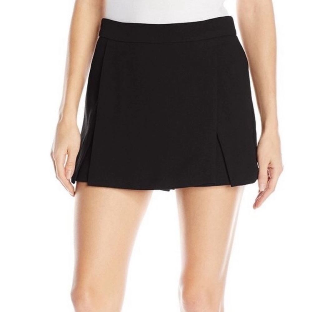 Bcbgeneration black skort